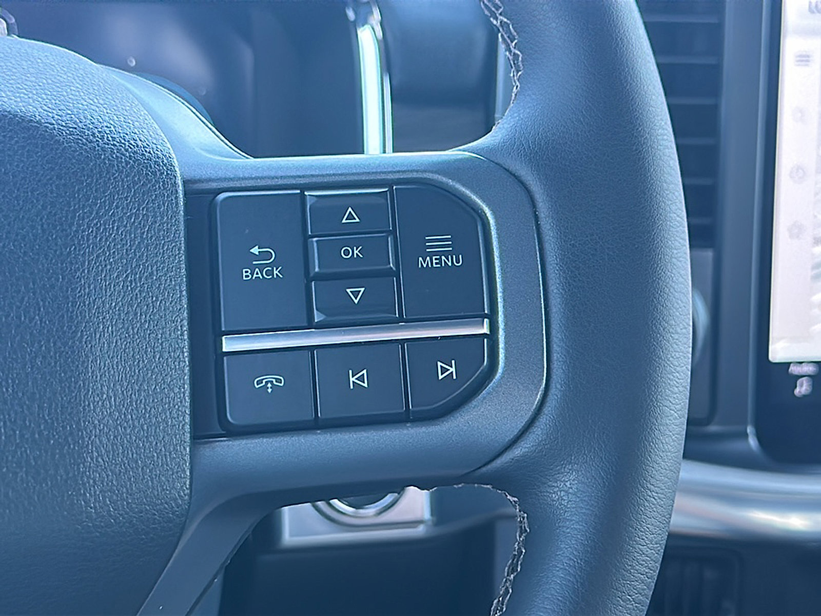 Used 2025 Ford F150 Lariat w/ Equipment Group 501A Mid image 27