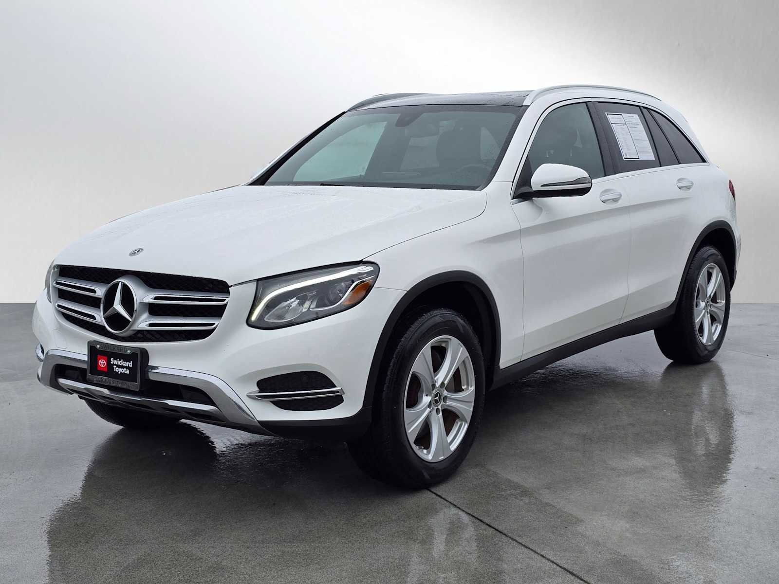 Used 2017 Mercedes-Benz GLC 300 4MATIC image 3