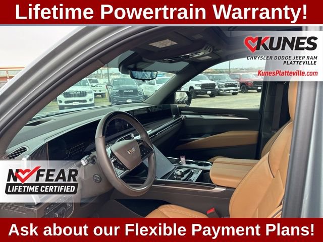 Used 2025 Cadillac Escalade Premium Luxury AWD/4WD image 19