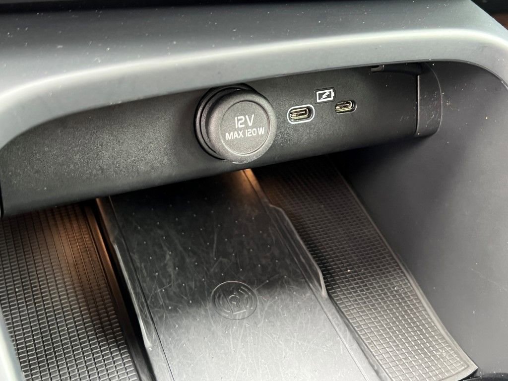 Certified 2023 Volvo C40 P8 Recharge Ultimate image 32