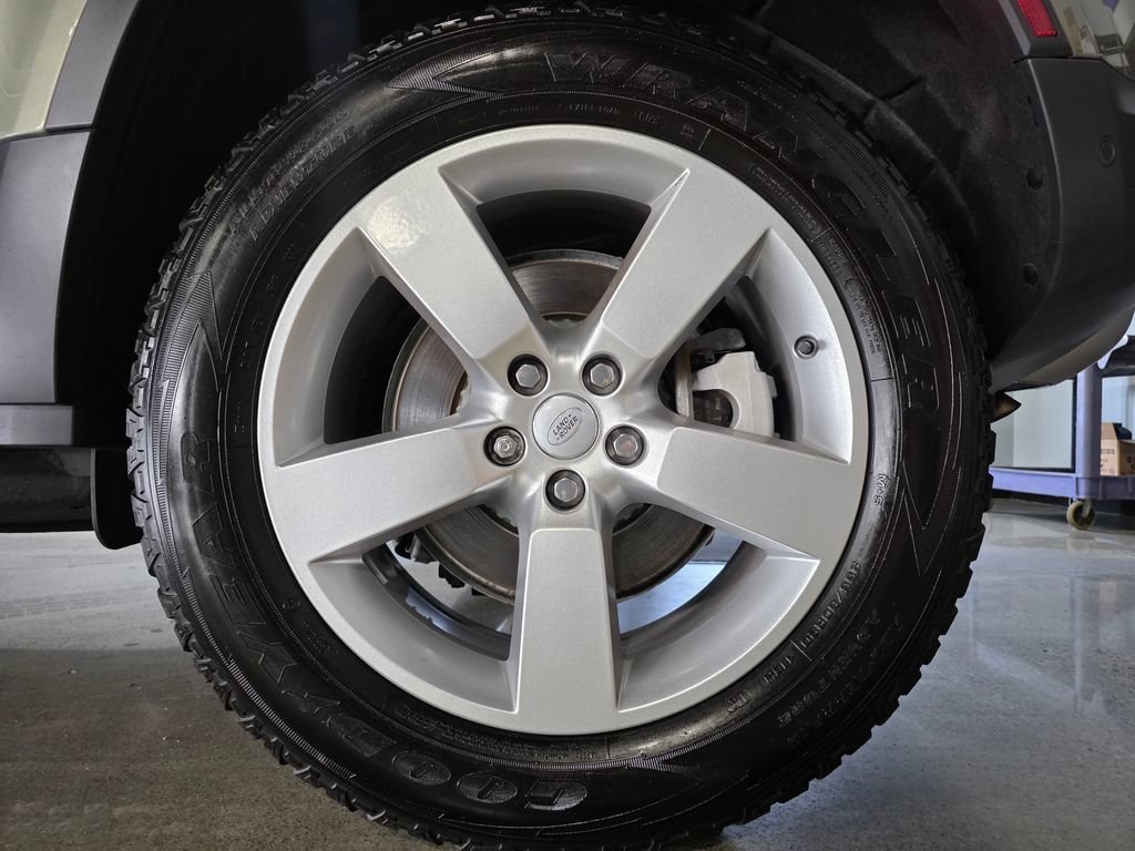 Used 2023 Land Rover Defender 110 SE AWD/4WD image 27