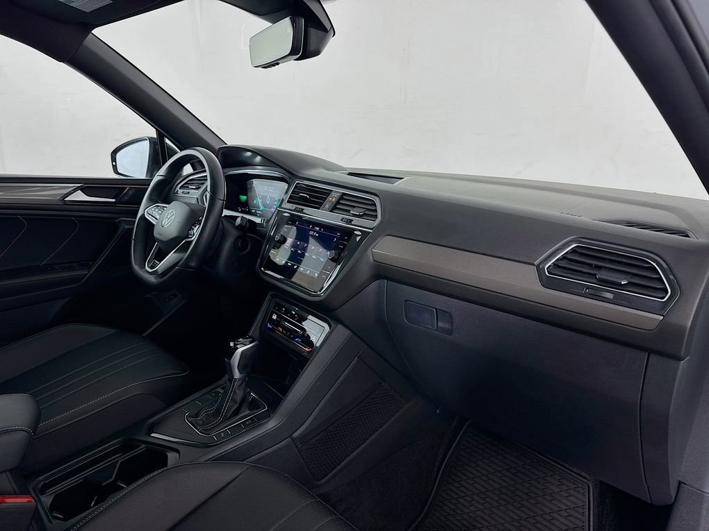 Used 2024 Volkswagen Tiguan SE R-Line image 30