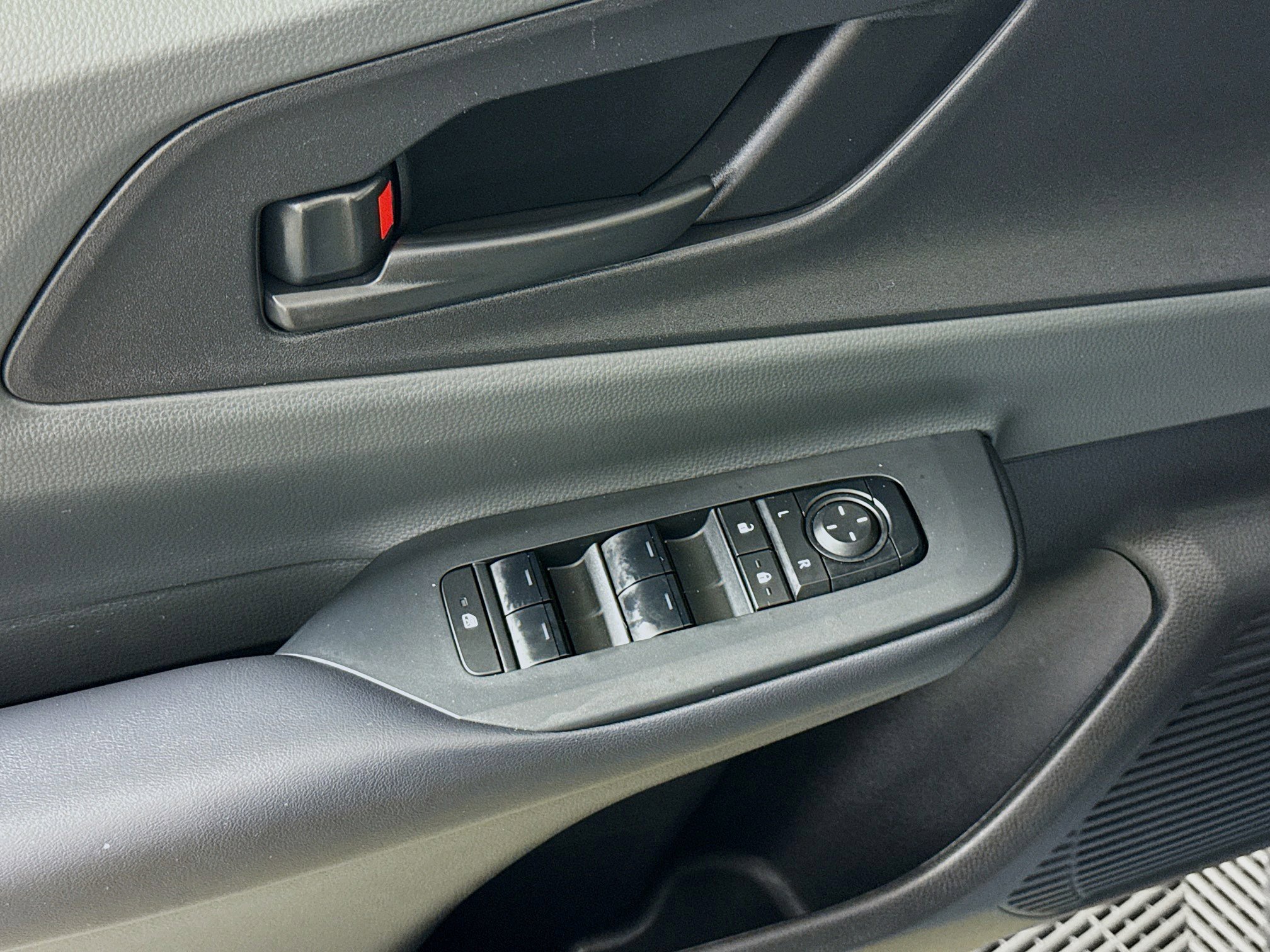 Used 2025 Toyota Prius LE image 18