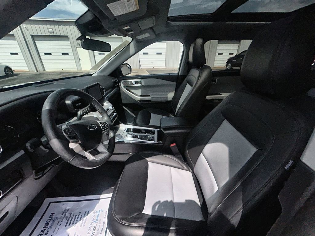 Used 2023 Ford Explorer XLT w/ Equipment Group 202A AWD/4WD image 15