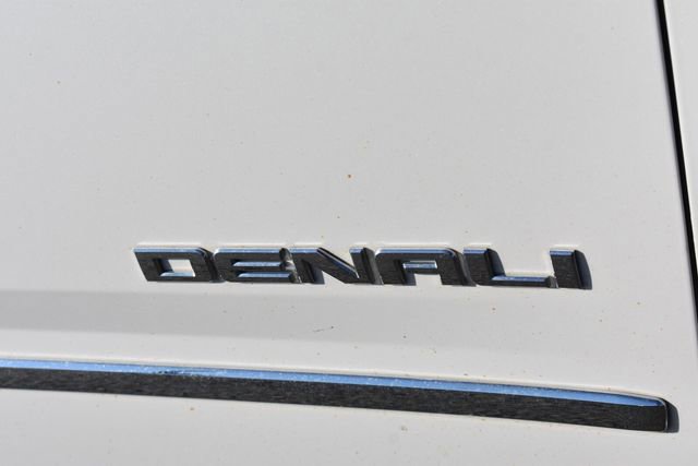 Used 2017 GMC Yukon Denali w/ Open Road Package AWD/4WD image 11