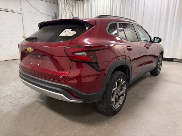 Used 2025 Chevrolet Trax LT w/ LT Convenience Package FWD image 5