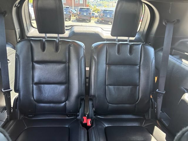 Used 2017 Ford Explorer XLT w/ Equipment Group 202A AWD/4WD image 31