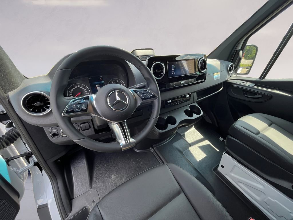 New 2025 Mercedes-Benz Sprinter 2500 image 9