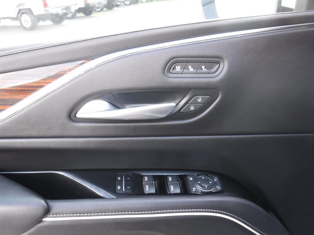 Used 2023 Cadillac Escalade ESV Premium Luxury image 18