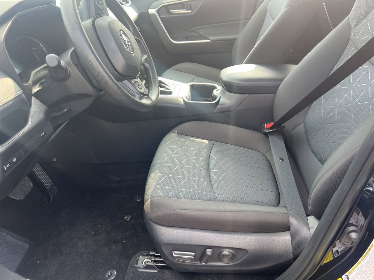 Used 2025 Toyota RAV4 XLE w/ Convenience Package image 8