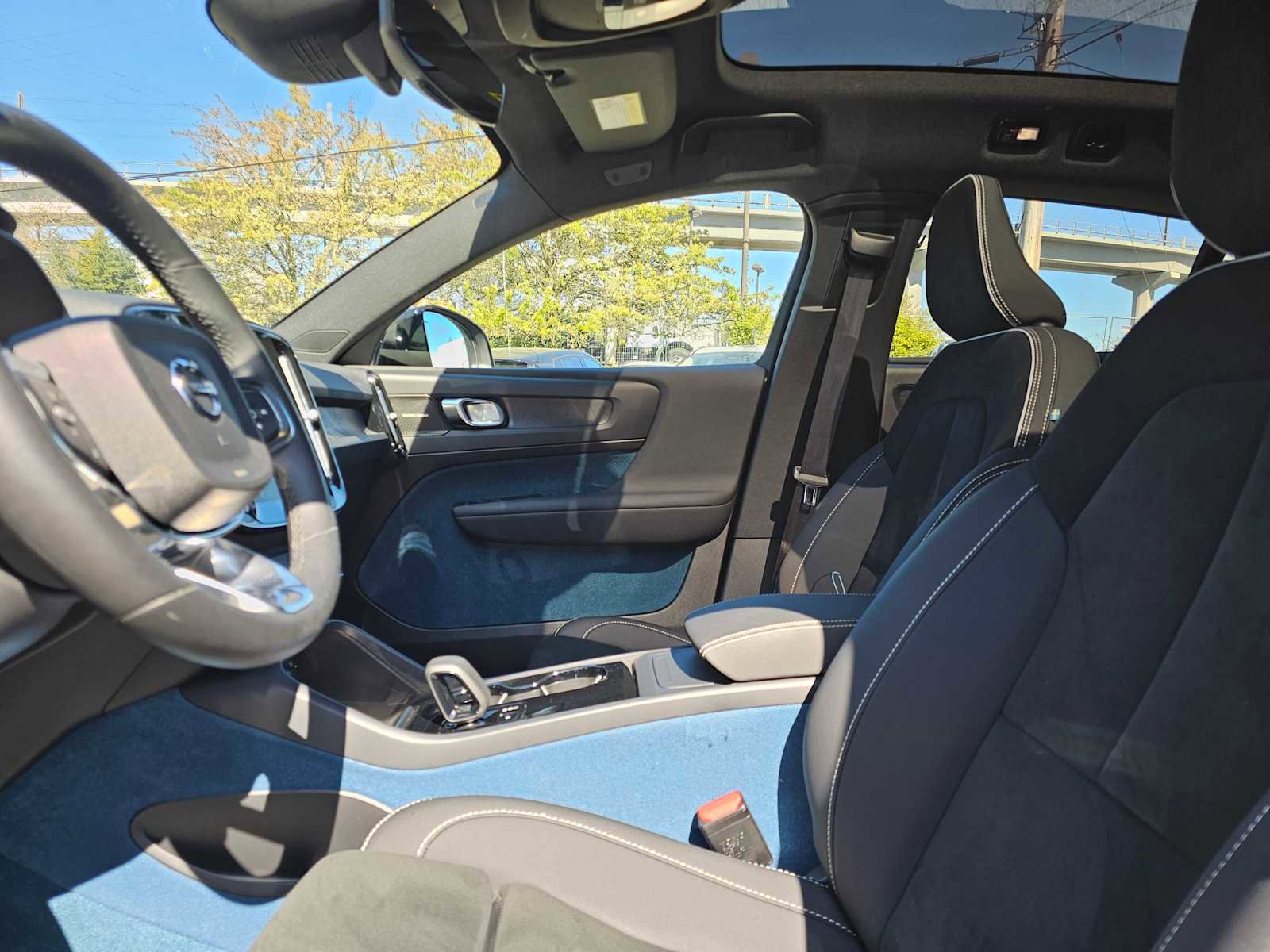 Certified 2023 Volvo C40 P8 Recharge Ultimate w/ Protection Package Premier image 20