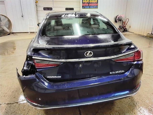 Used 2025 Lexus ES 300h w/ Premium Package FWD image 8