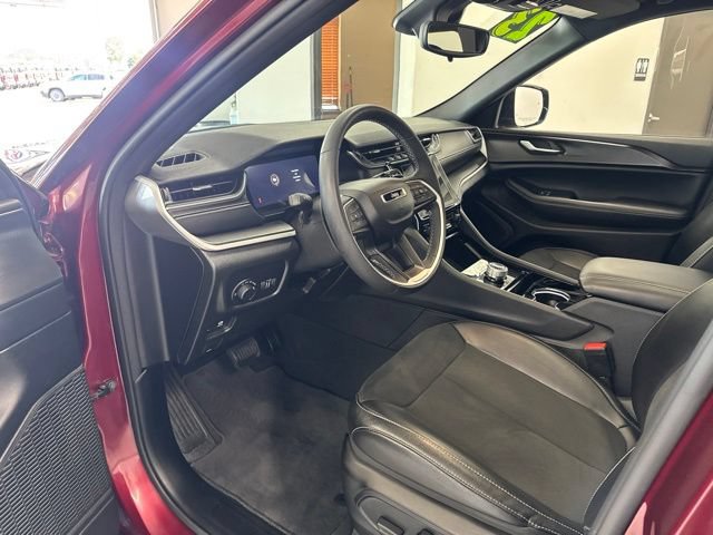 Used 2023 Jeep Grand Cherokee Altitude AWD/4WD image 17