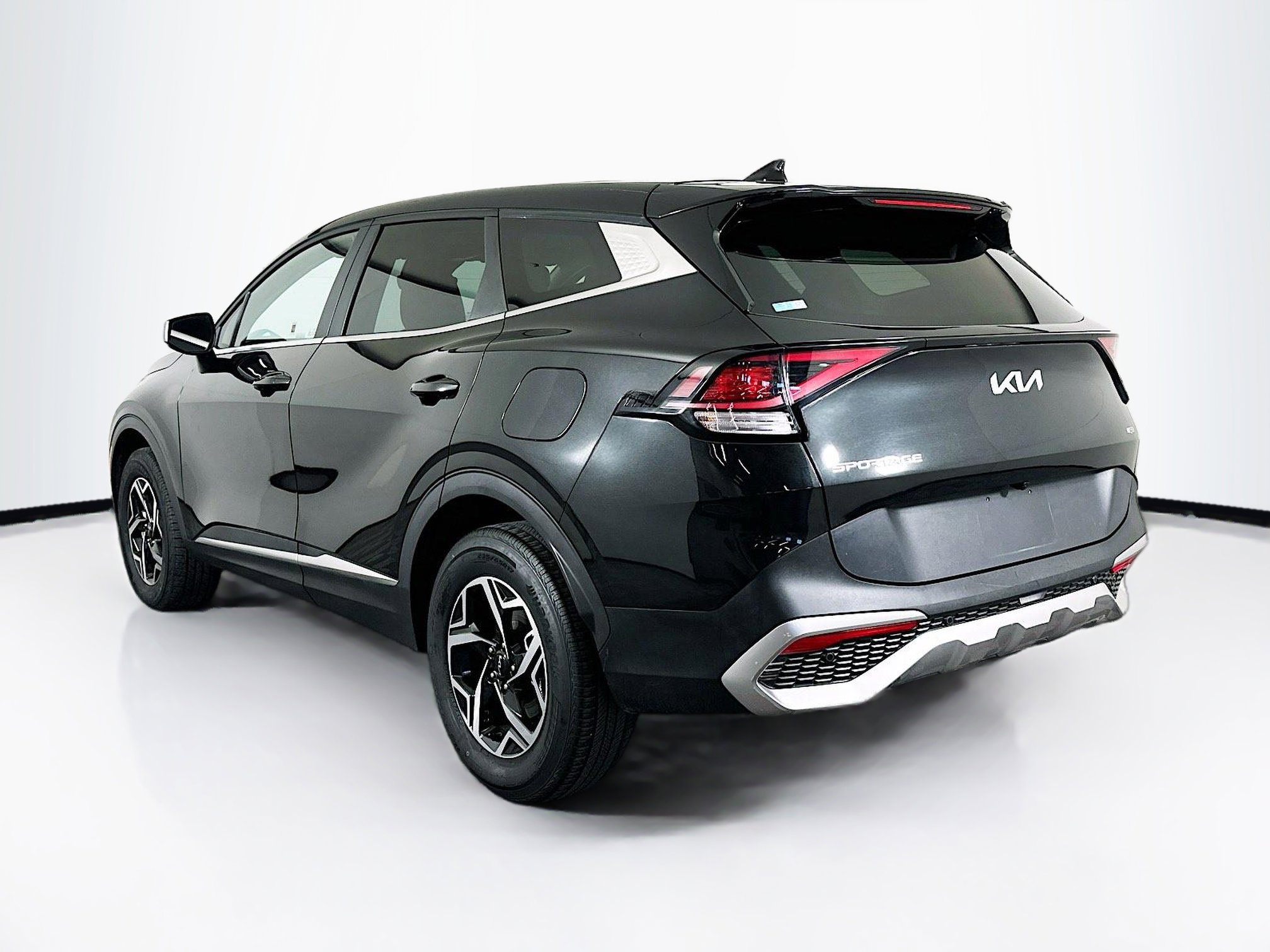 Used 2024 Kia Sportage LX image 5