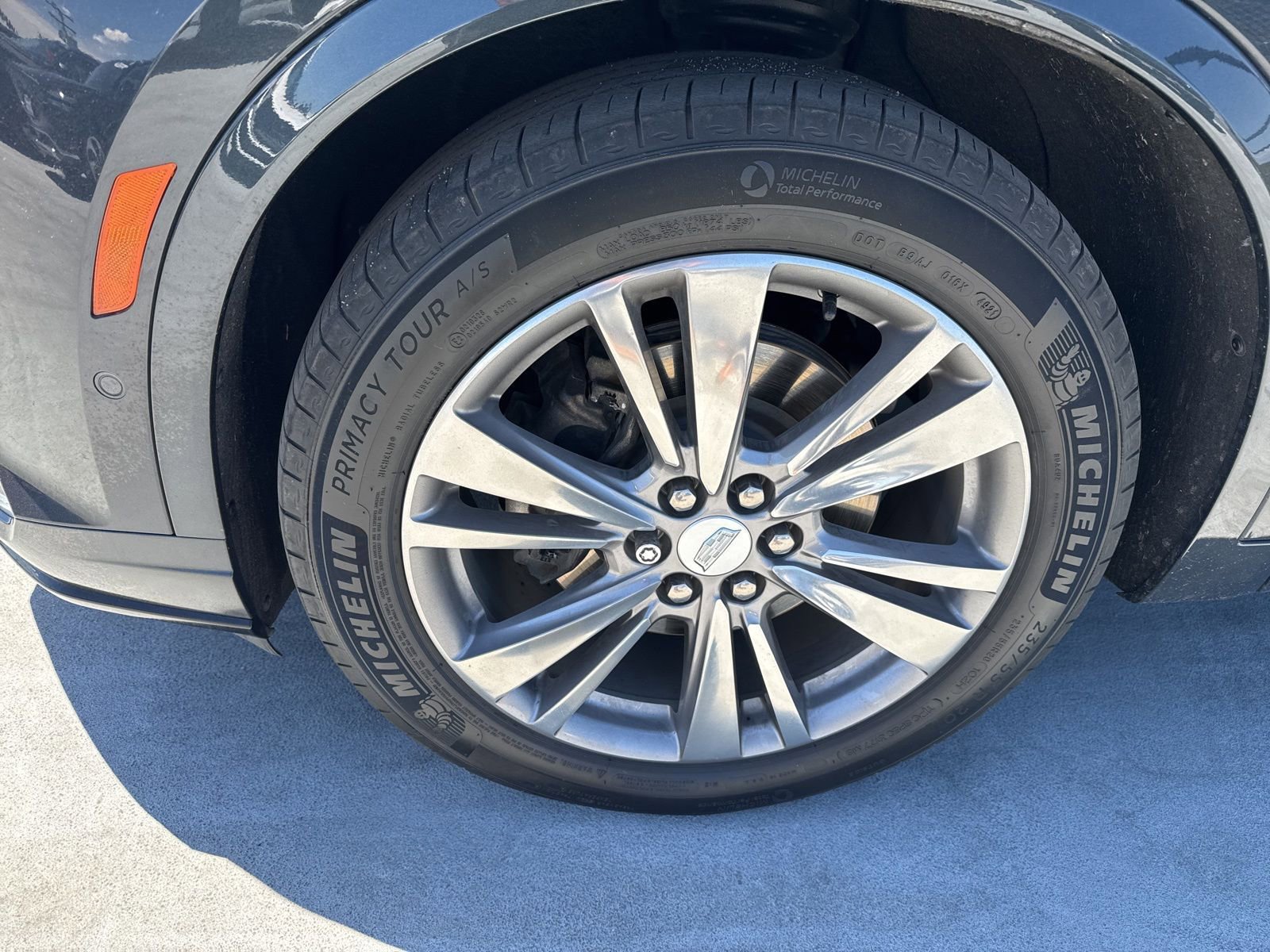 Used 2022 Cadillac XT6 Premium Luxury w/ Platinum Package AWD/4WD image 3