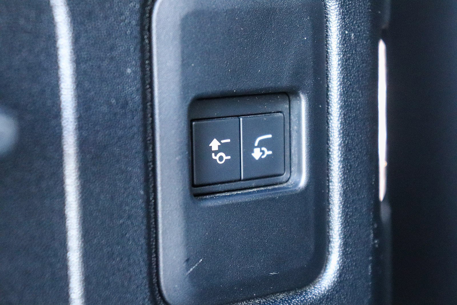 Used 2023 Land Rover Defender 110 X image 30