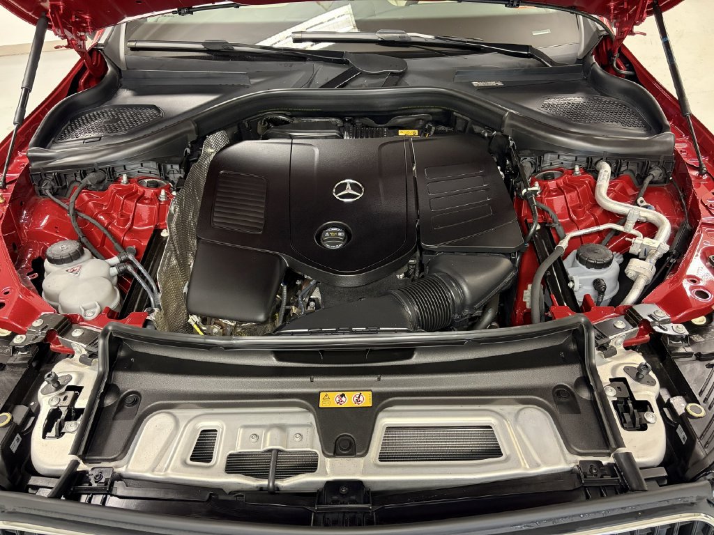 Certified 2025 Mercedes-Benz GLC 300 4MATIC image 13
