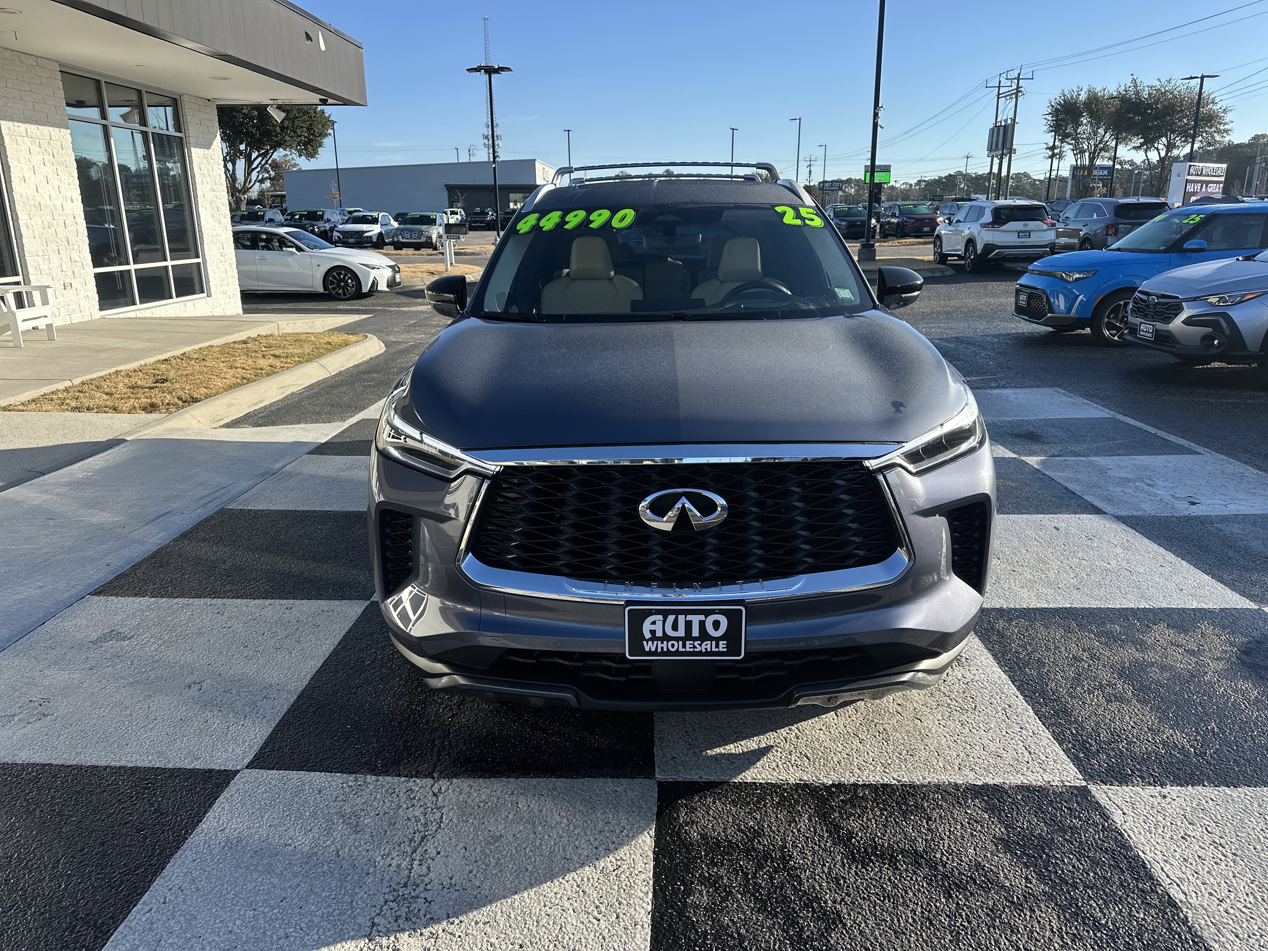 Used 2025 INFINITI QX60 Sensory w/ Vision Package image 2