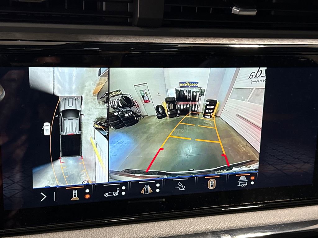 Used 2025 GMC Sierra 3500 AT4 w/ AT4 Premium Plus Package image 30
