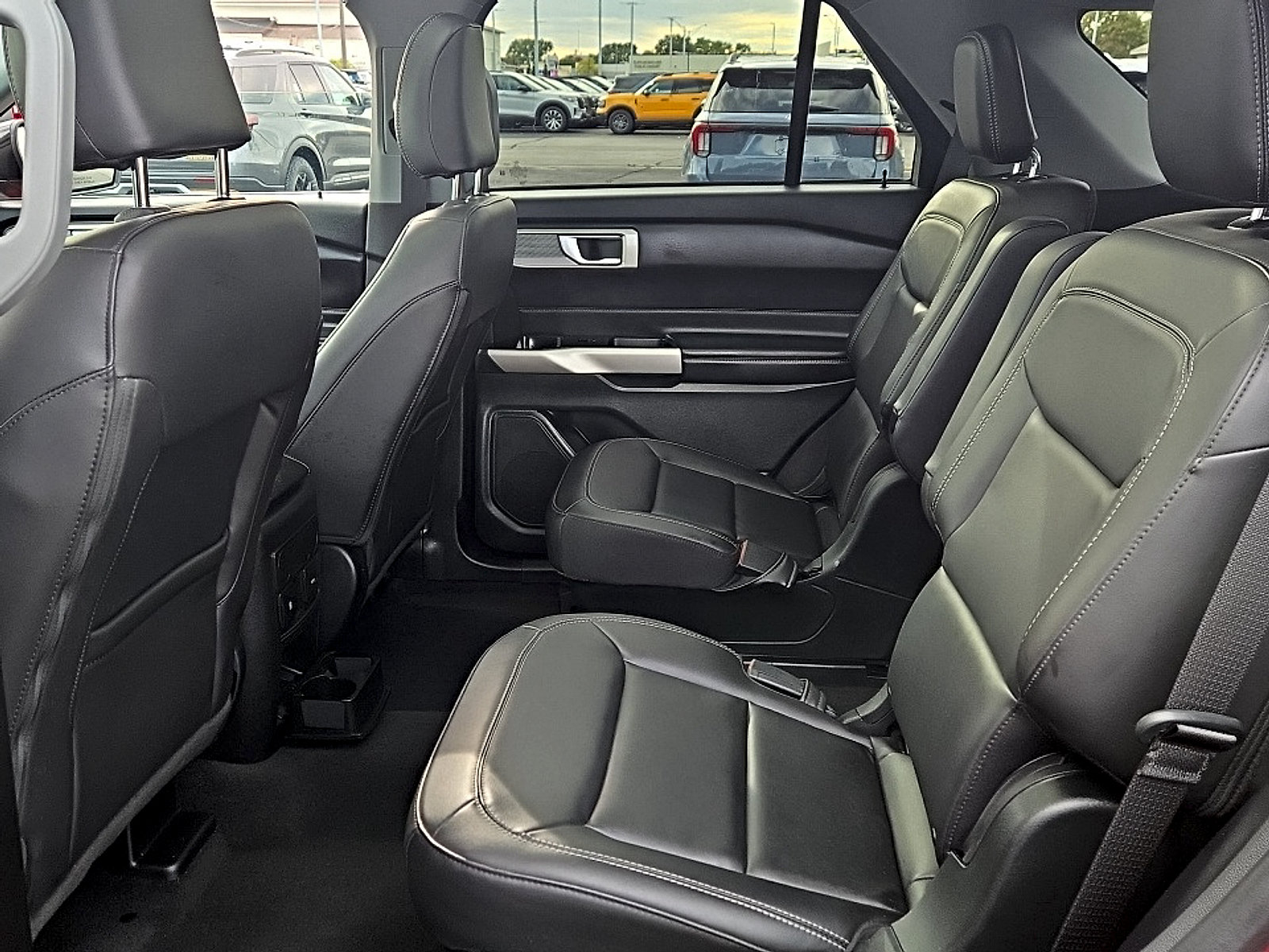 Used 2023 Ford Explorer XLT w/ Equipment Group 202A AWD/4WD image 21