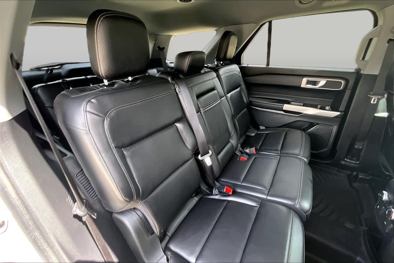 Used 2021 Ford Explorer XLT w/ Equipment Group 202A RWD image 19