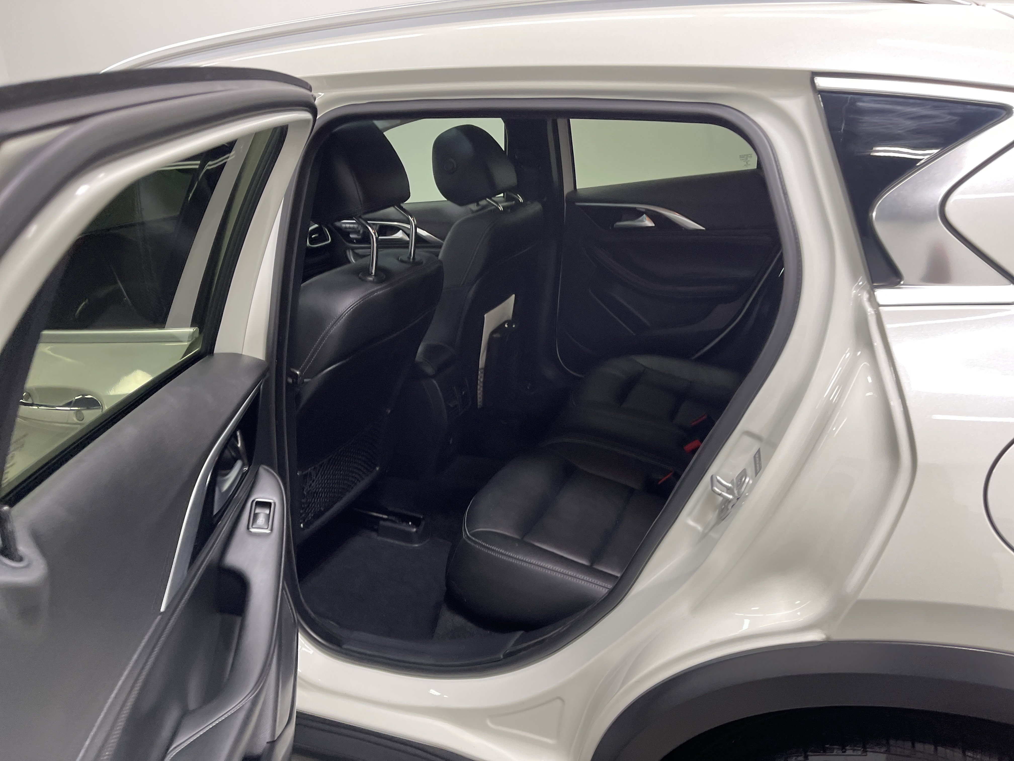 Used 2018 INFINITI QX30 Premium w/ Cargo Package image 13