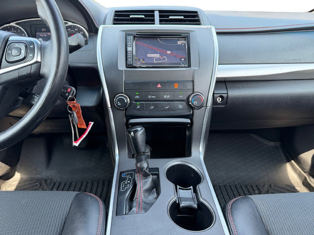 Used 2016 Toyota Camry SE FWD image 12