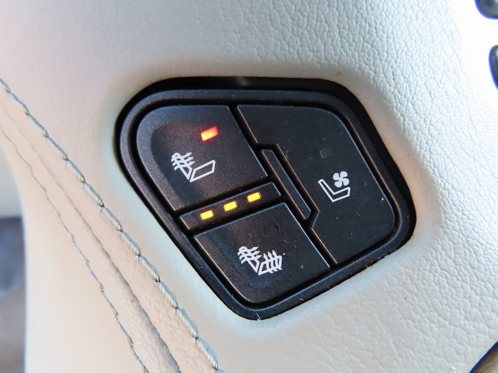 Certified 2017 GMC Yukon Denali image 9