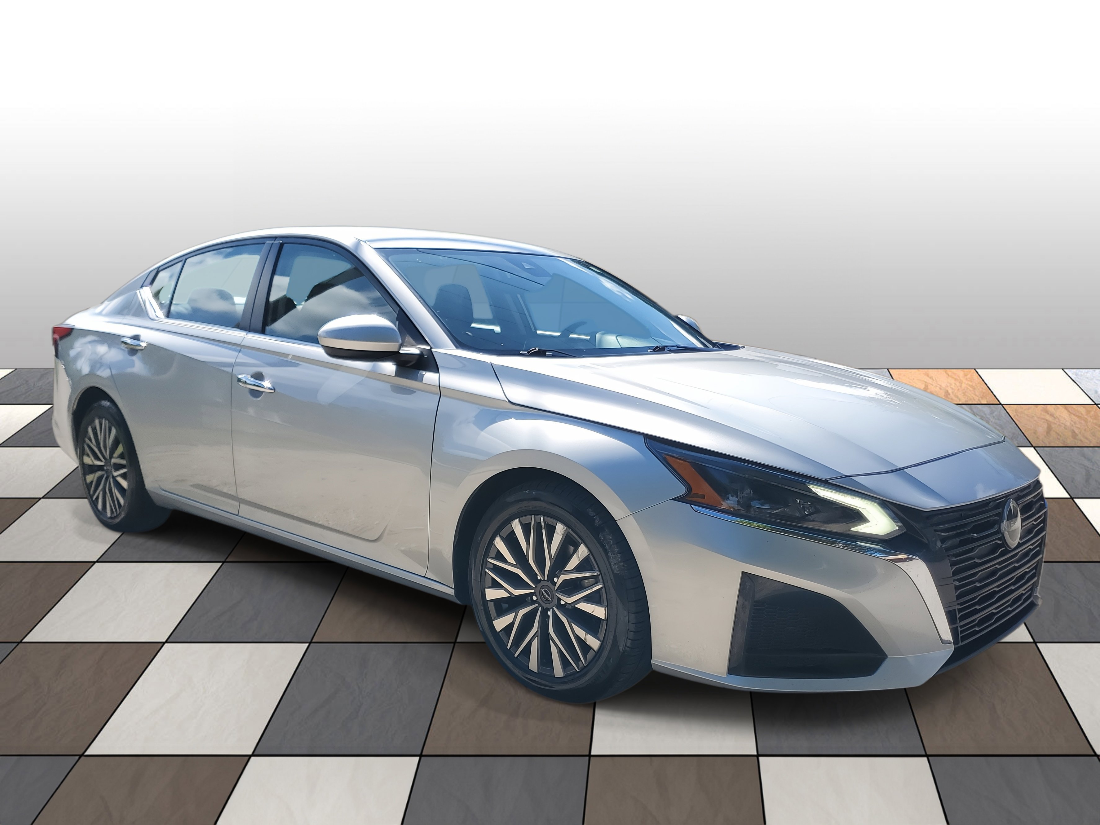Used 2023 Nissan Altima 2.5 SV FWD image 3