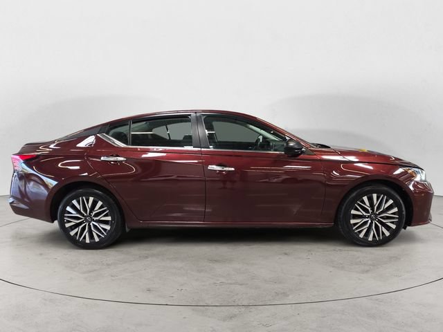 Used 2025 Nissan Altima 2.5 SV FWD image 4