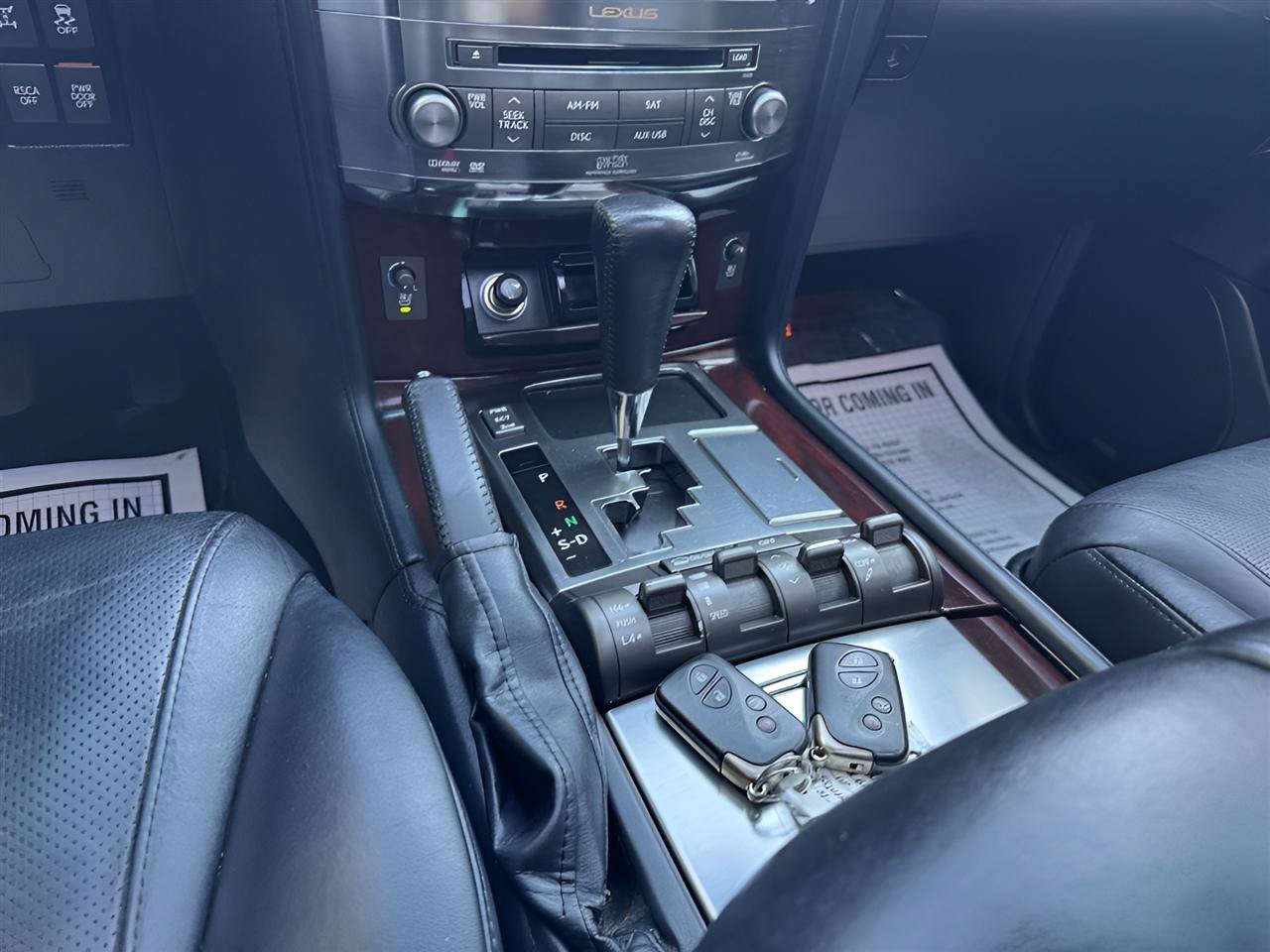 Used 2011 Lexus LX 570 4WD w/ Luxury Pkg image 24