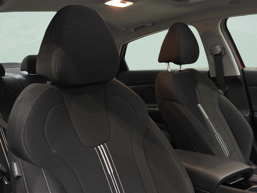 Certified 2025 Hyundai Elantra SEL FWD image 18