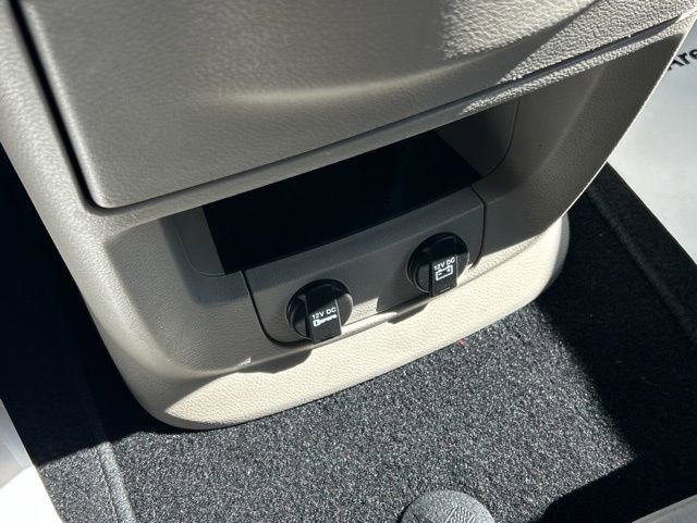 Used 2015 Chrysler Town & Country Touring w/ Driver Convenience Group image 50