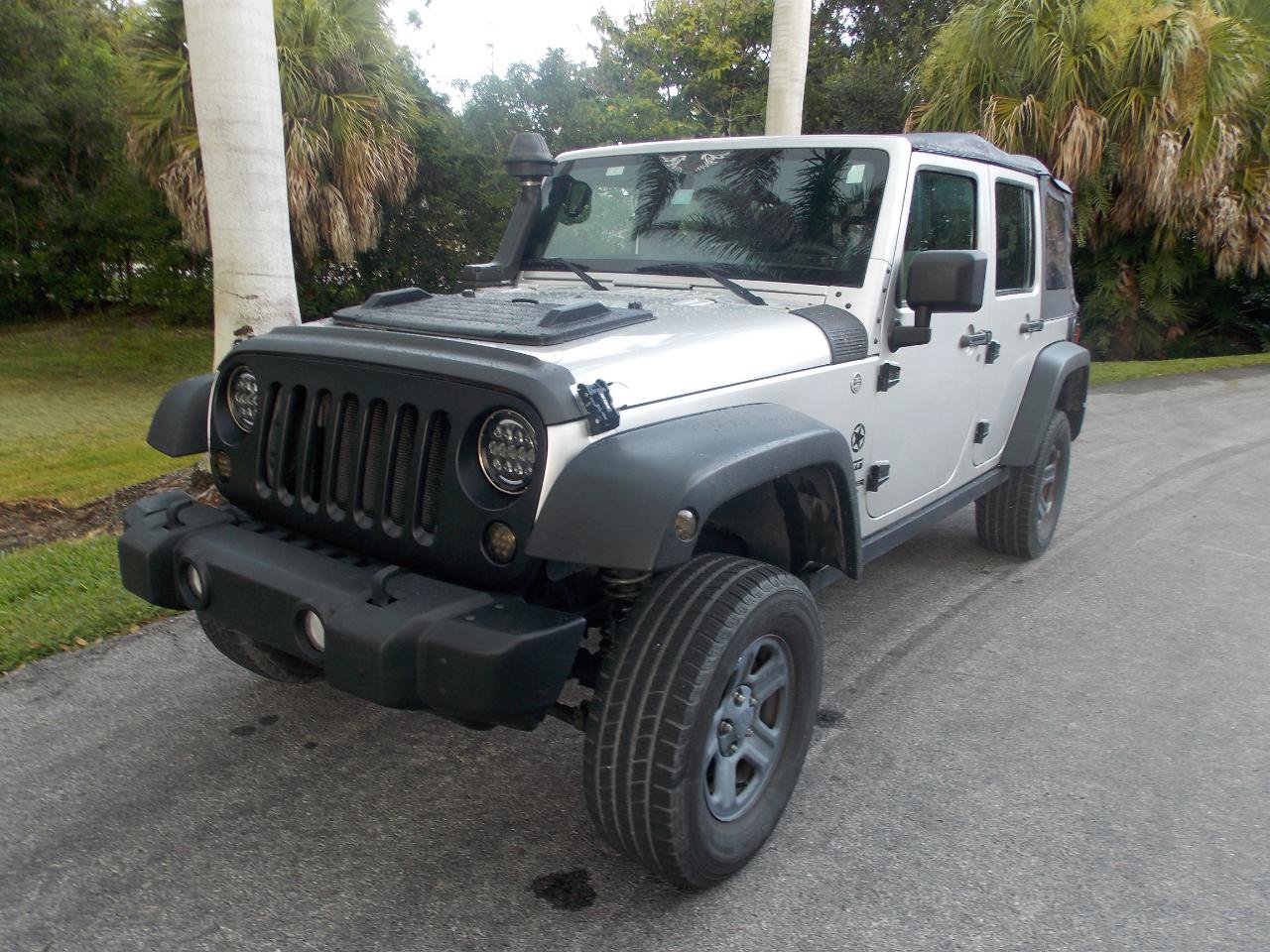 Used 2012 Jeep Wrangler Unlimited Sport AWD/4WD image 3