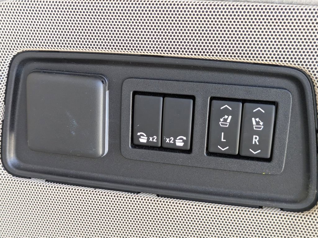 Certified 2022 Cadillac Escalade Premium Luxury image 13