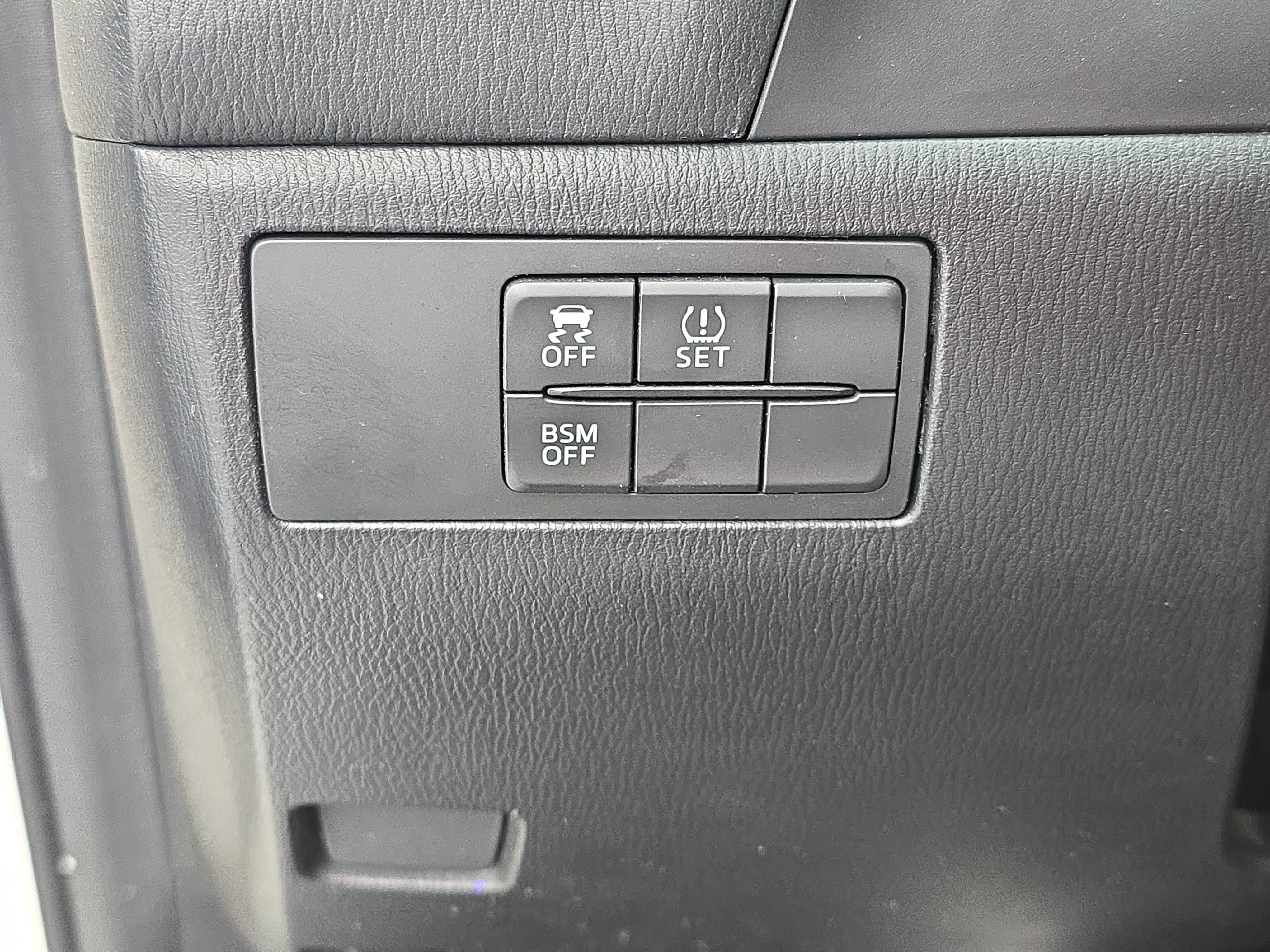 Used 2014 MAZDA MAZDA3 i Grand Touring FWD image 25