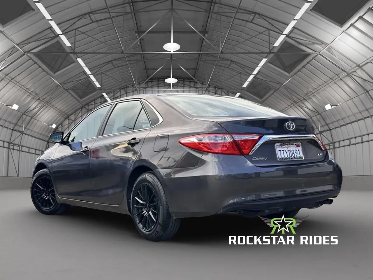Used 2016 Toyota Camry LE FWD image 3