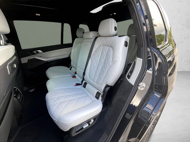 Used 2025 BMW X7 xDrive40i w/ M Sport Package AWD/4WD image 25
