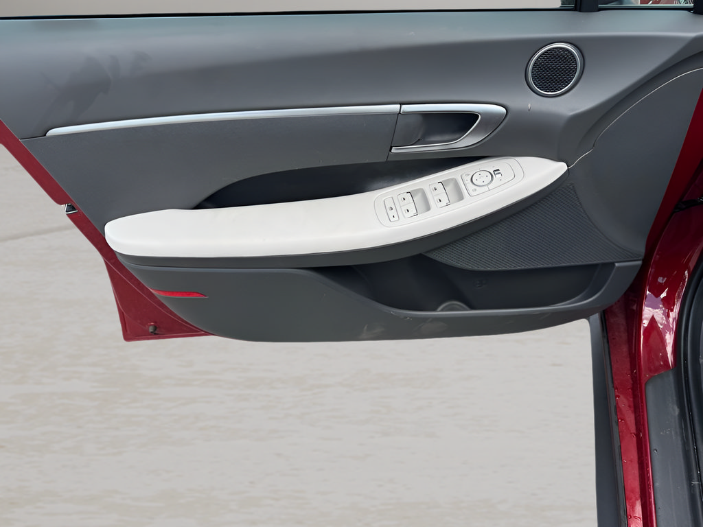 Certified 2025 Hyundai Sonata SE FWD image 15