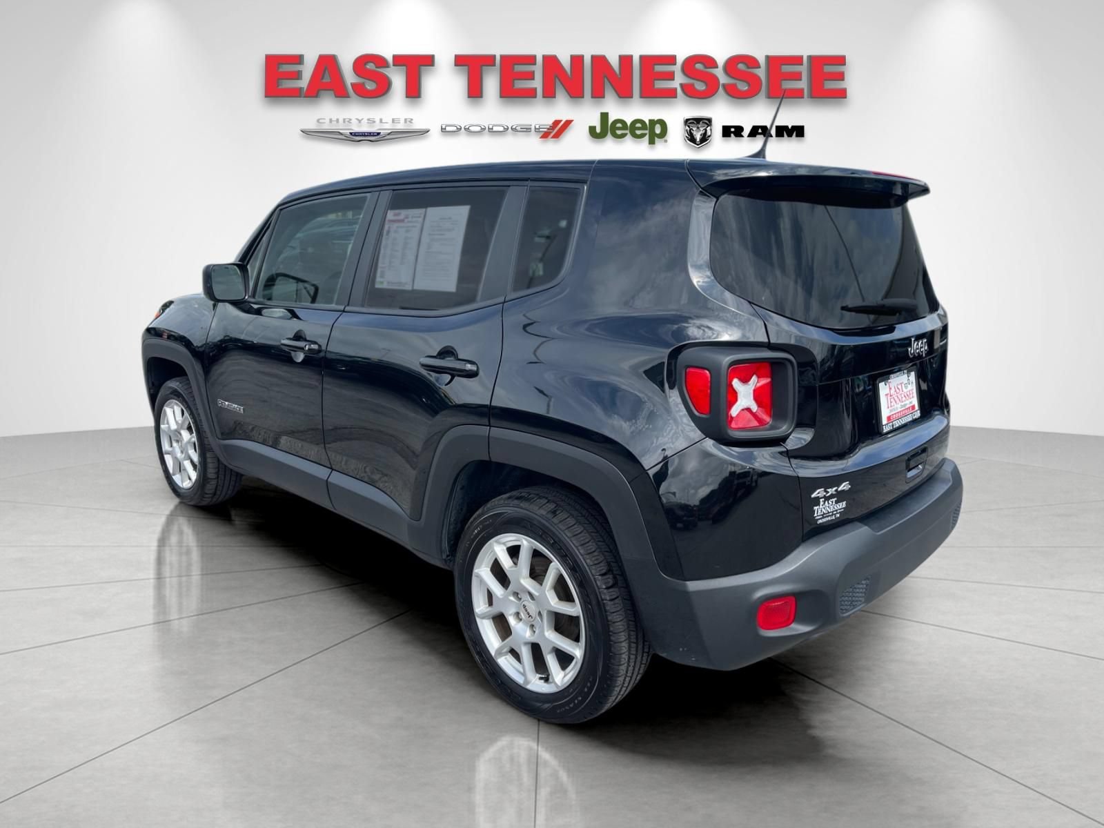 Used 2023 Jeep Renegade Latitude AWD/4WD image 5