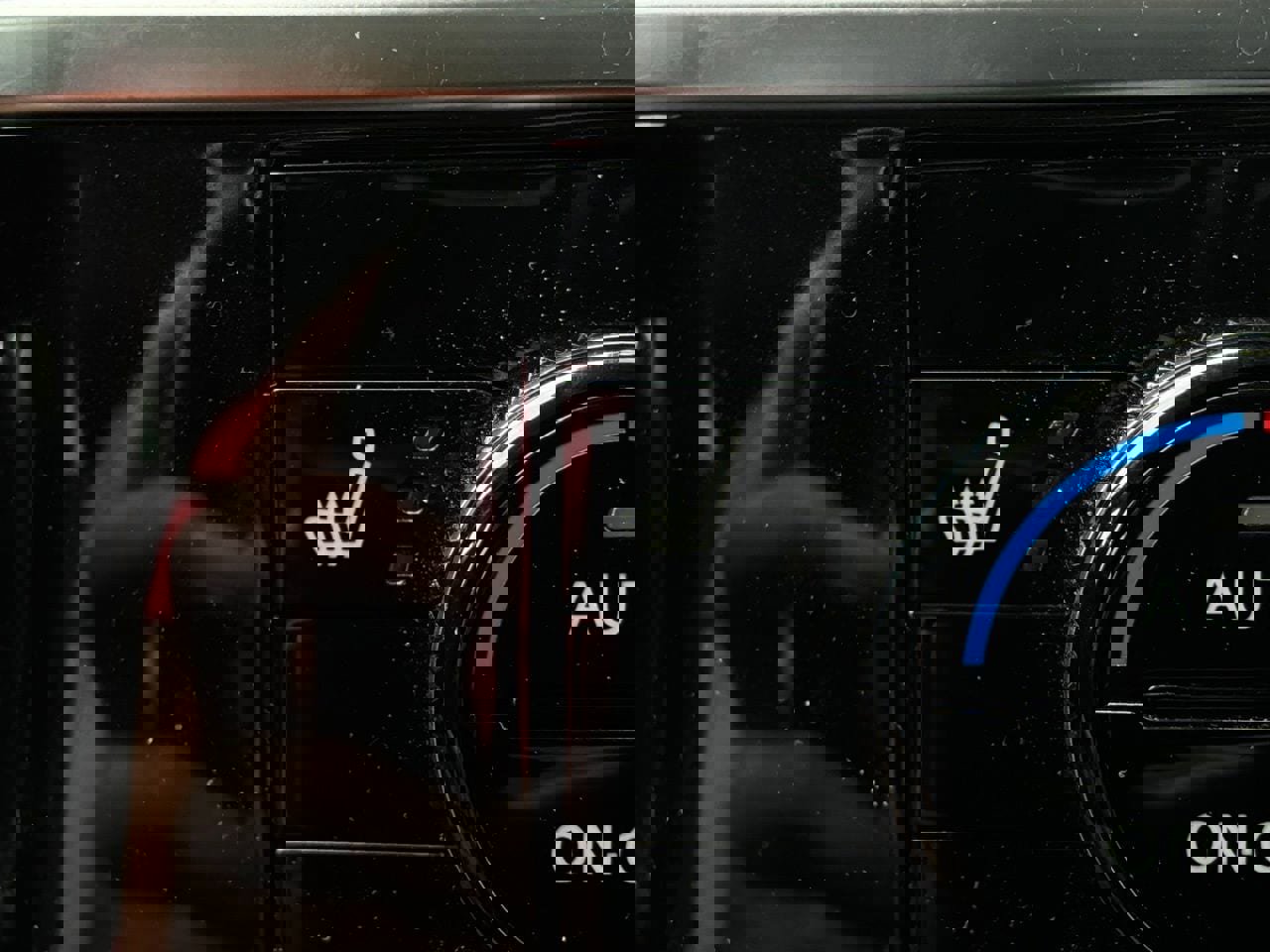 Used 2025 Nissan Pathfinder SV image 30