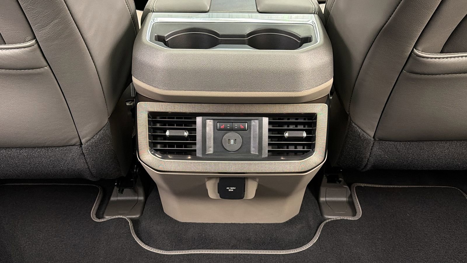 Used 2026 Ford F450 Platinum w/ Platinum Plus Package image 46