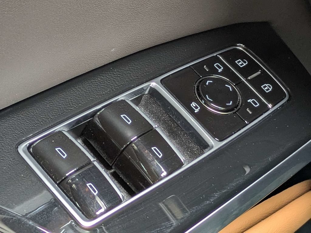 Used 2026 Cadillac Escalade Luxury AWD/4WD image 30