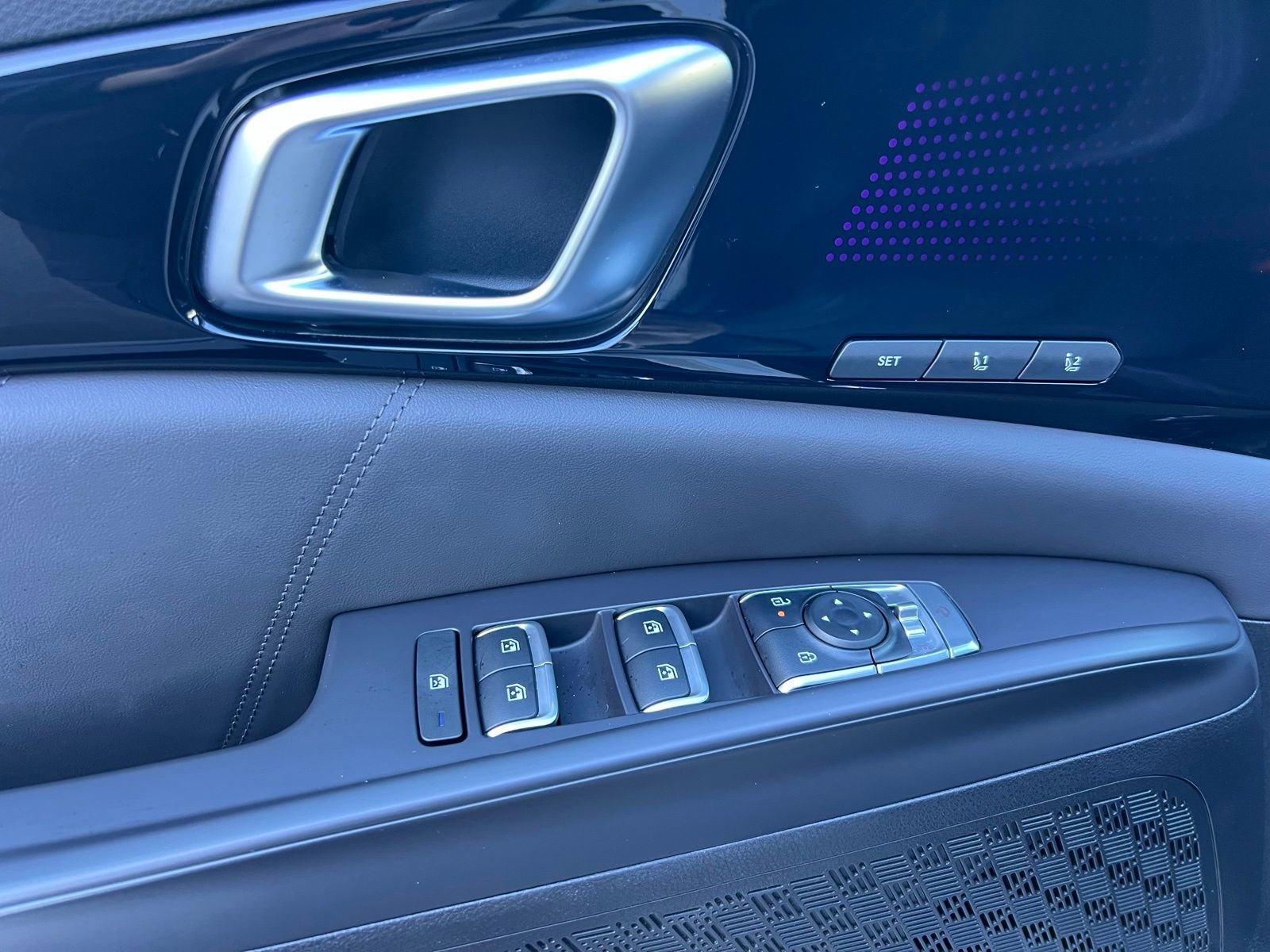 Used 2025 Kia Carnival SX Prestige image 27