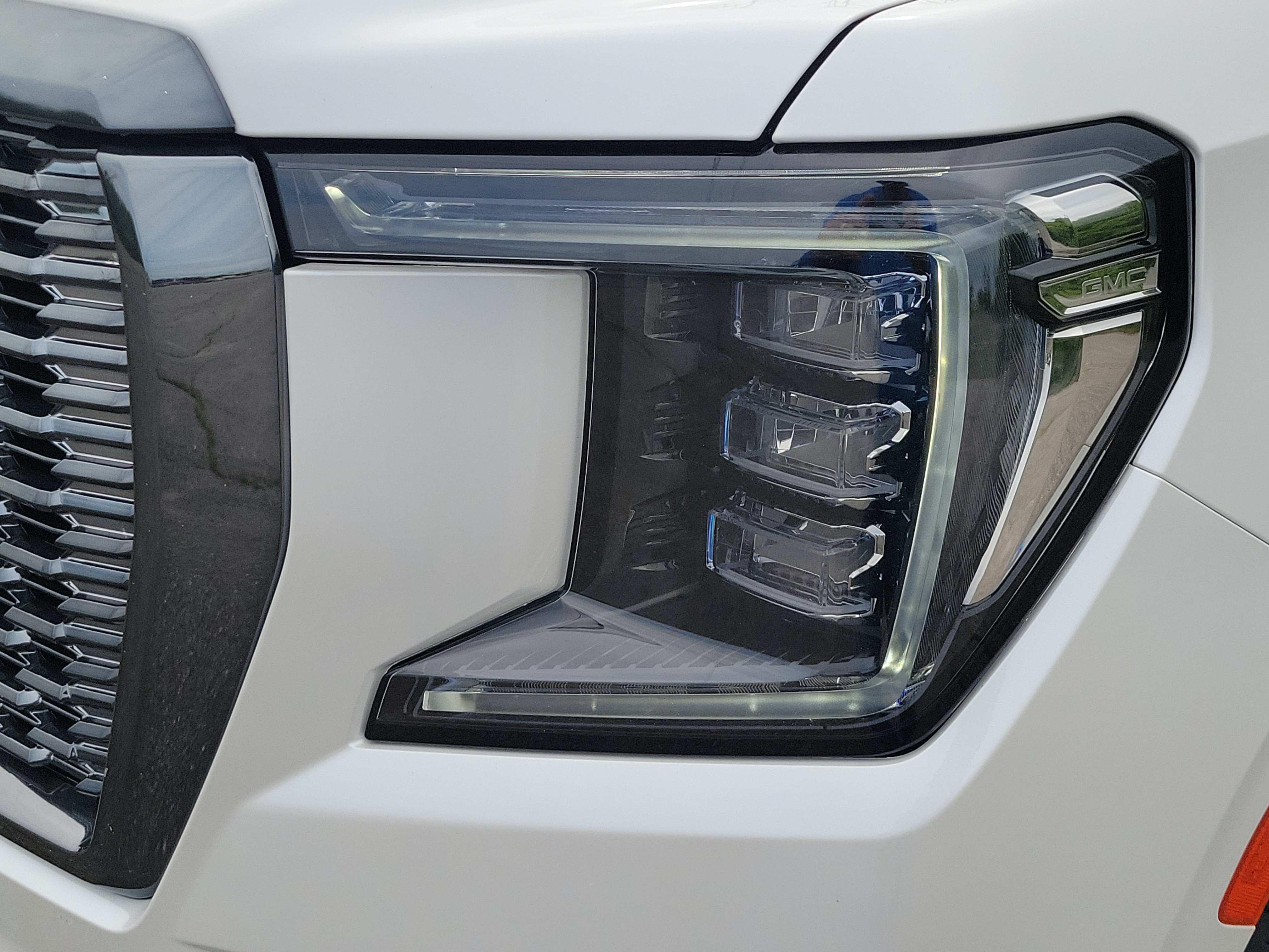 Used 2023 GMC Yukon XL Denali Ultimate AWD/4WD image 9
