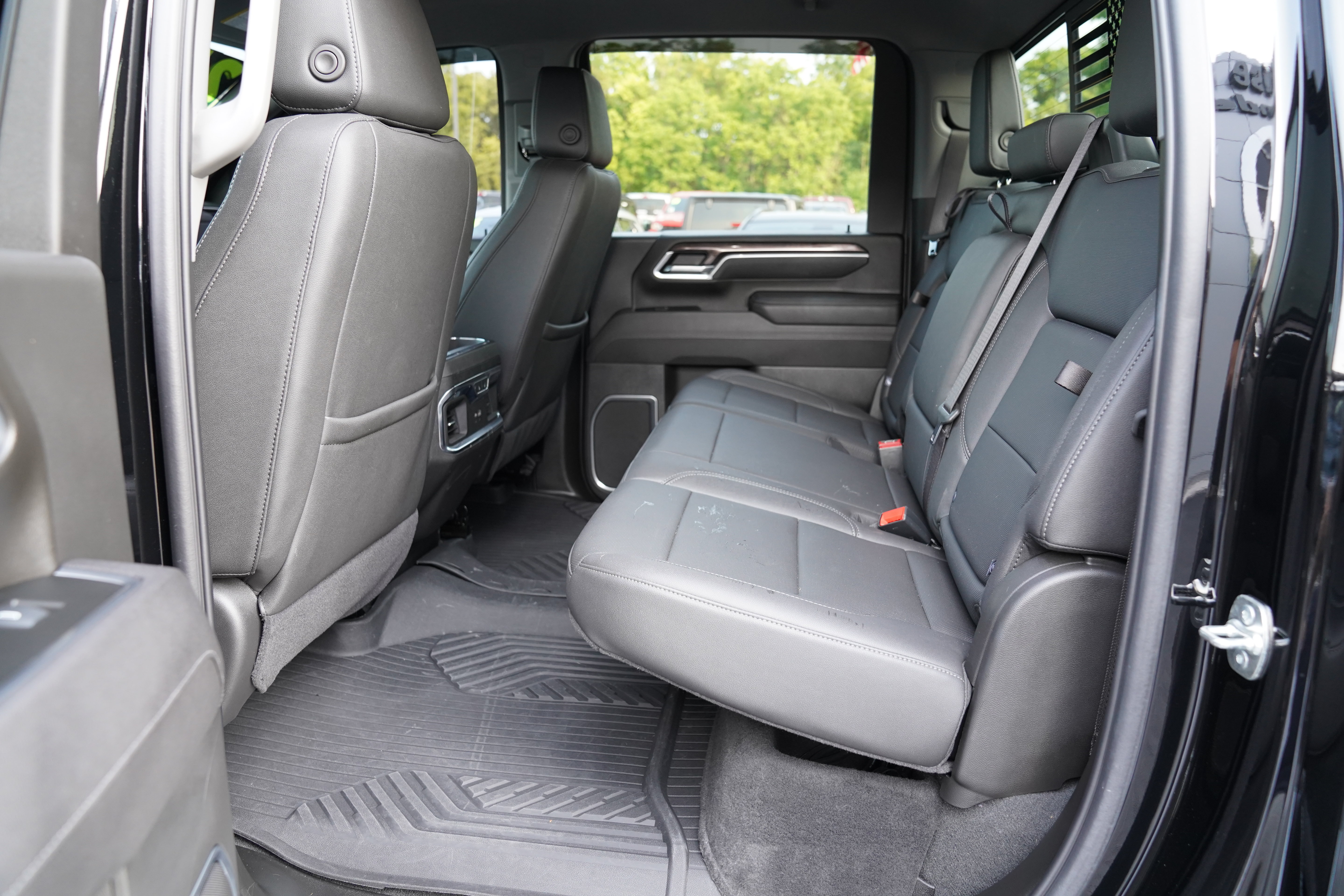 Used 2025 Chevrolet Silverado 3500 LTZ w/ LTZ Convenience Package AWD/4WD image 5