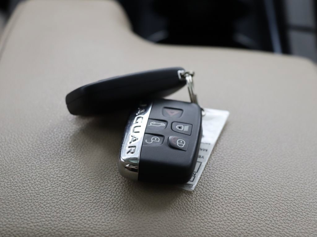 Used 2019 Jaguar F-PACE Prestige AWD/4WD image 23