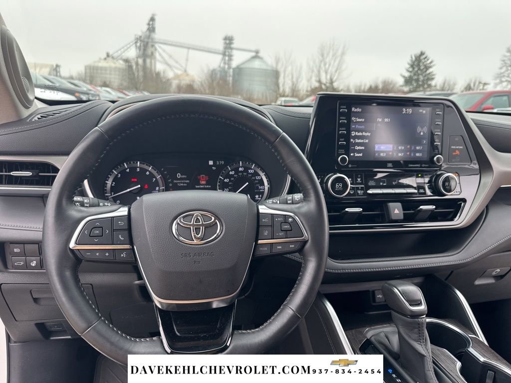 Used 2020 Toyota Highlander Limited image 12