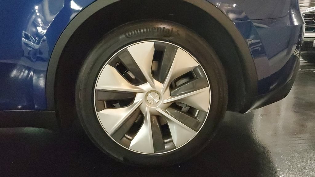 Used 2023 Tesla Model Y Long Range AWD/4WD image 6