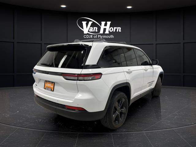 Used 2025 Jeep Grand Cherokee Altitude AWD/4WD image 3